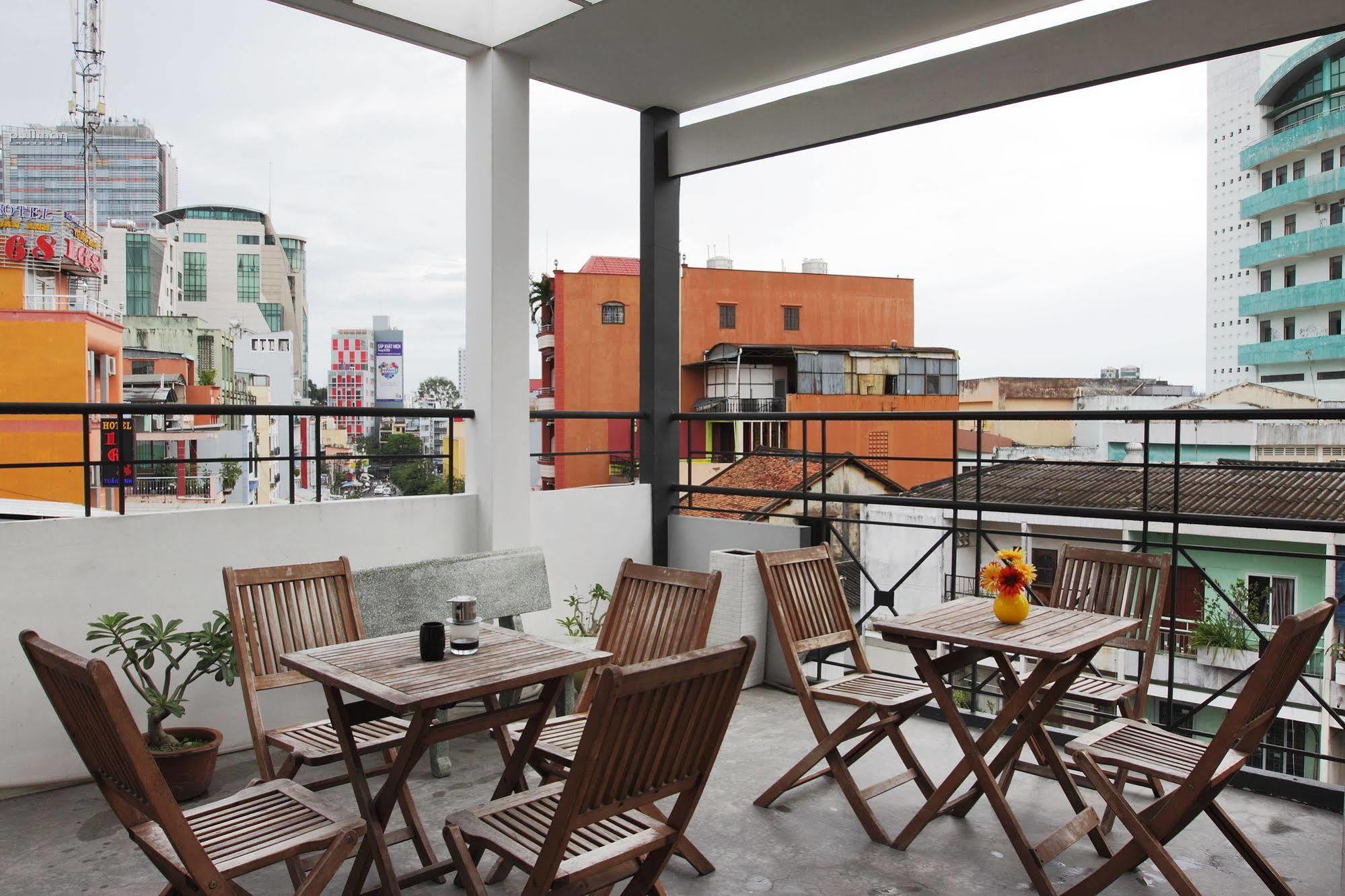 Dream Station - Saigon Hostel ホーチミン市 エクステリア 写真