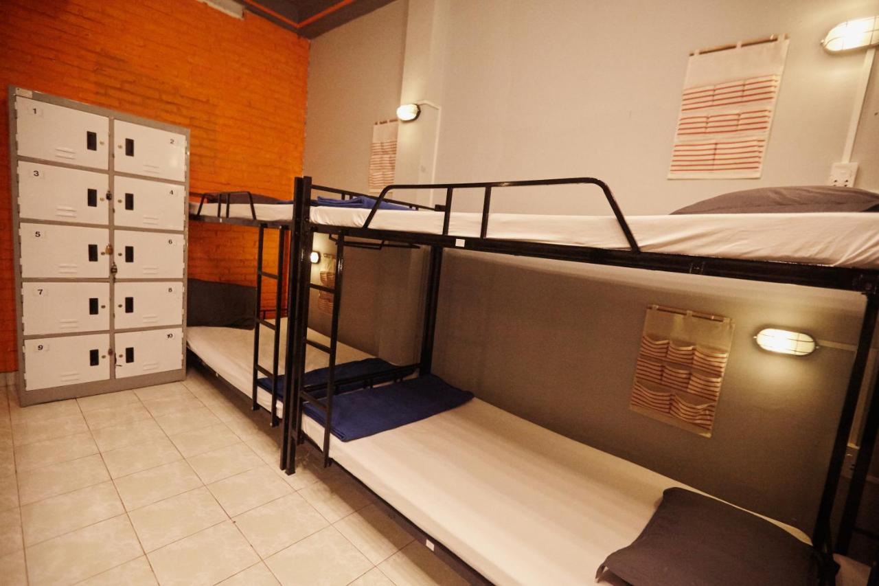 Dream Station - Saigon Hostel ホーチミン市 エクステリア 写真