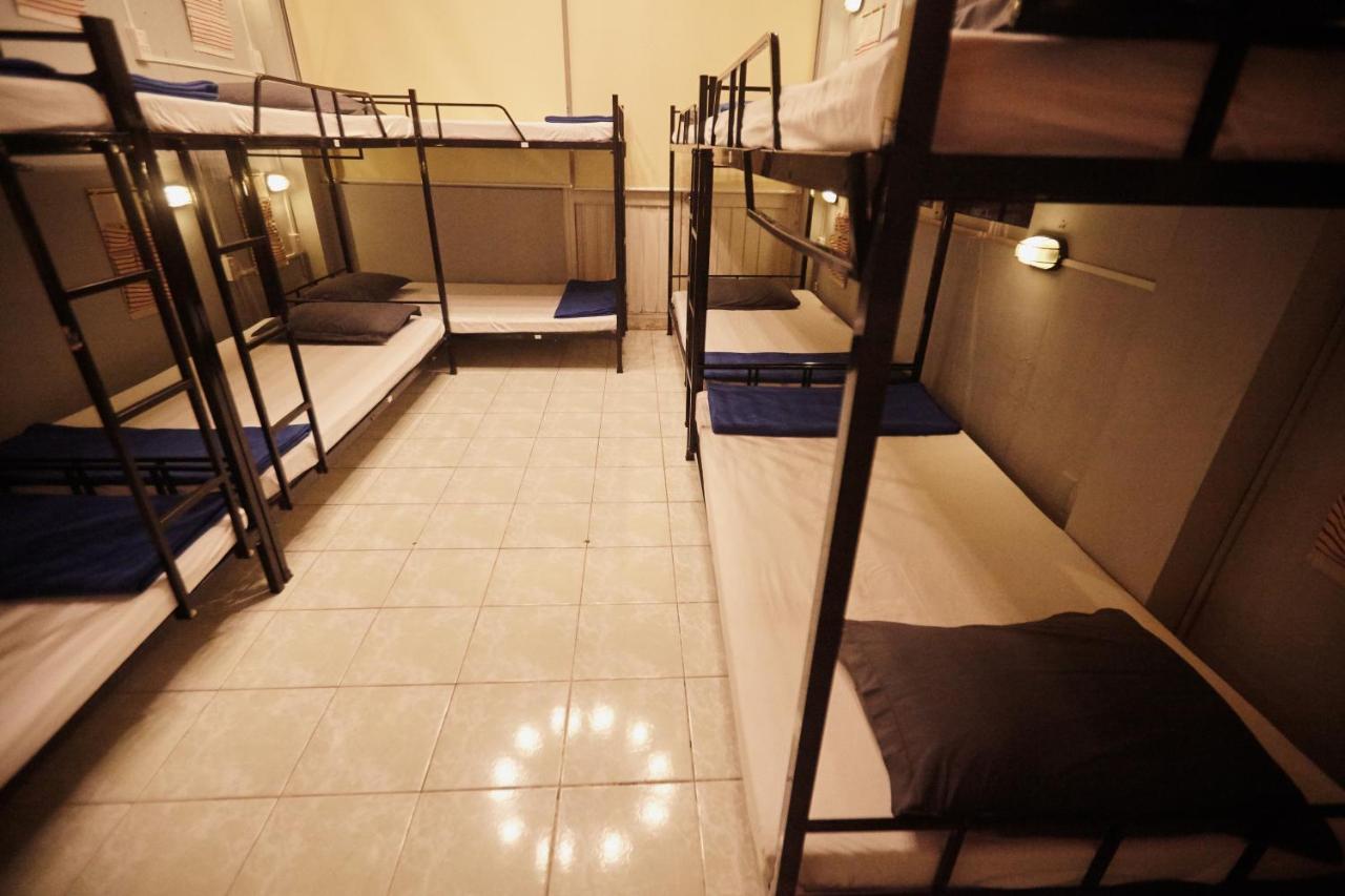 Dream Station - Saigon Hostel ホーチミン市 エクステリア 写真