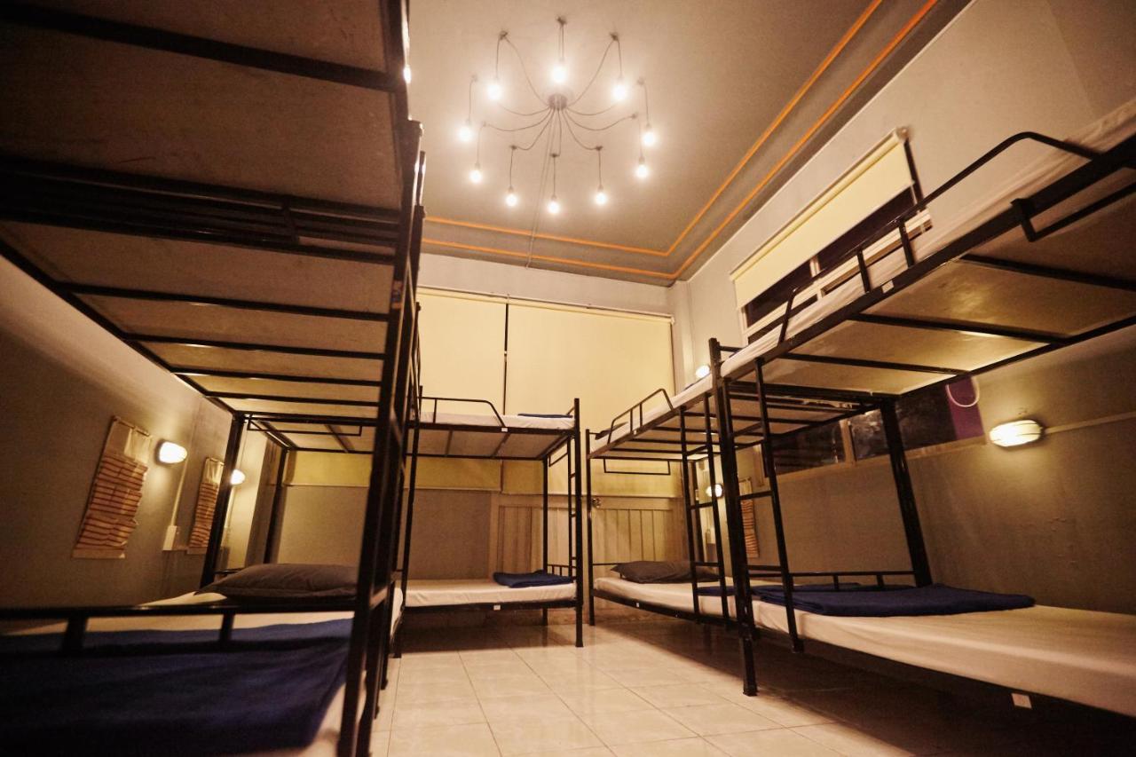 Dream Station - Saigon Hostel ホーチミン市 エクステリア 写真